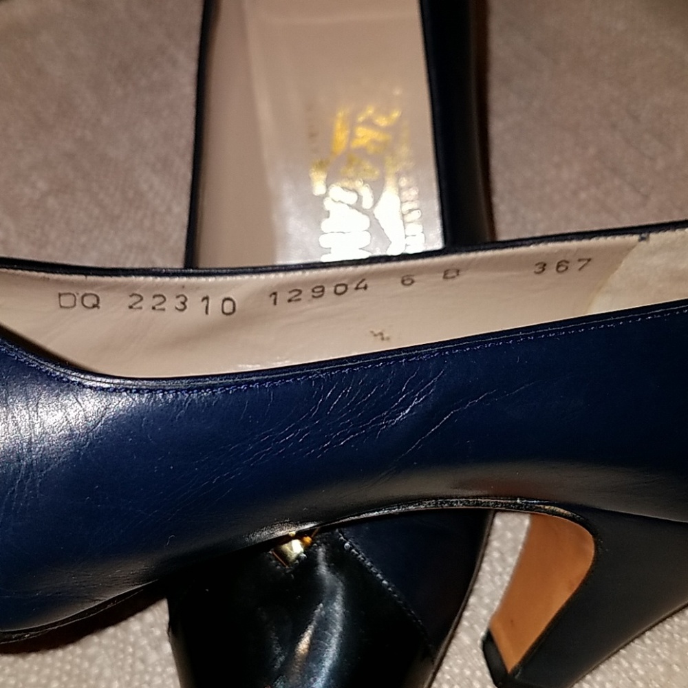FERRAGAMO Cap Toe Heel - Picture 6 of 8
